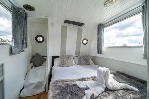 Riverscapes Heated Barge Go Dutch