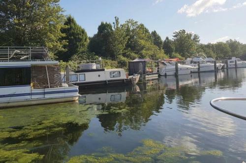 Riverscapes Heated Barge Go Dutch