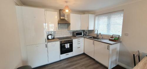 Sterling Apartment, Tilbury With Netflix & Amazon Music