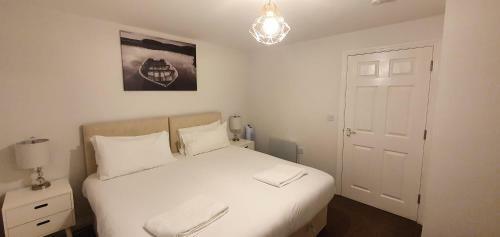 Sterling Apartment, Tilbury With Netflix & Amazon Music
