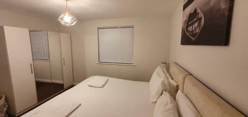 Sterling Apartment, Tilbury With Netflix & Amazon Music