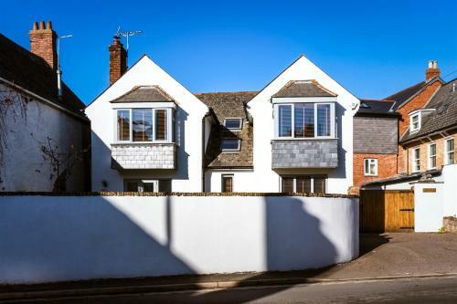 Quay House - Waterside Eclectic Style Character Home