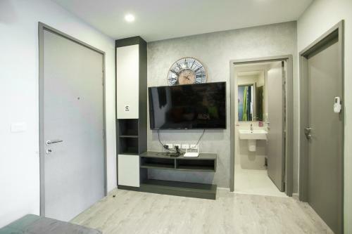 The Base Central Pattaya Apart