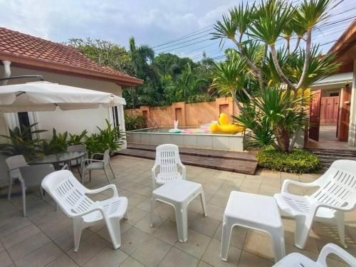 Baronial Pool Villas Pattaya 23