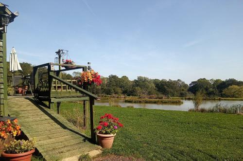 Superb Views From Perch Hut Hastingford Fishery
