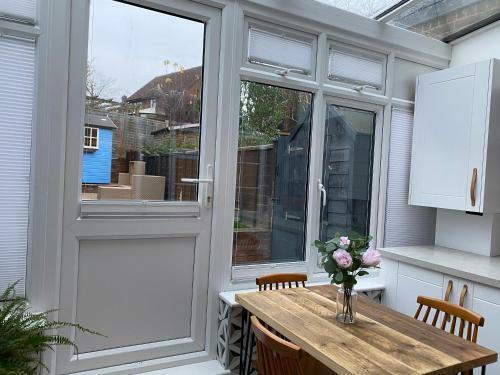 Cosy And Contemporary Cottage