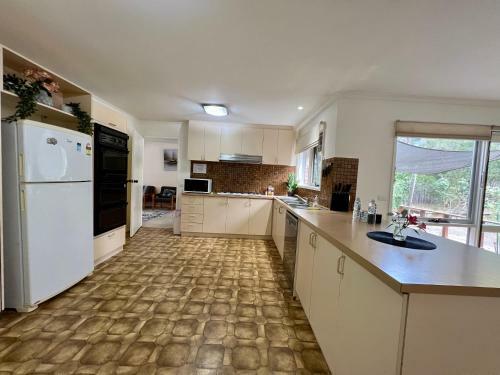Glen Waverley Central 5br2ba Decking+wifi