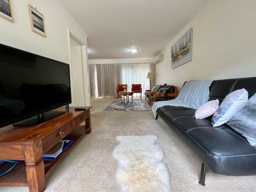 Glen Waverley Central 5br2ba Decking+wifi