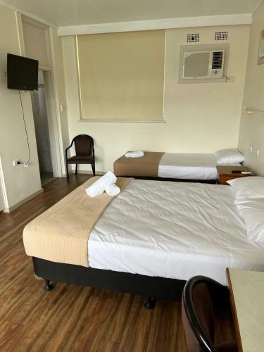 Crown Hotel Motel