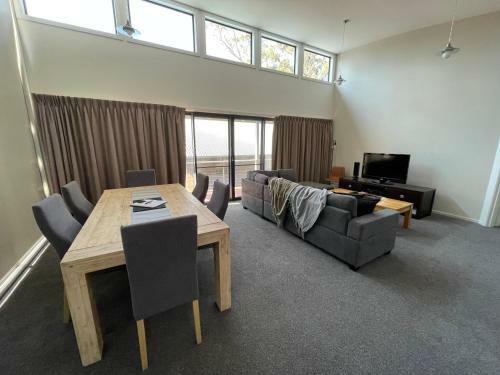 Halls Gap Spa Accommodation - Wifi - Glengarriff Townhouse 3