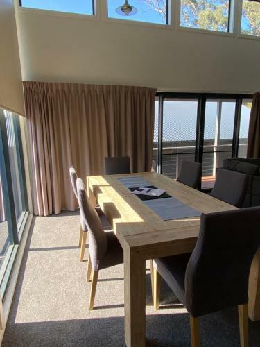 Halls Gap Spa Accommodation - Wifi - Glengarriff Townhouse 3