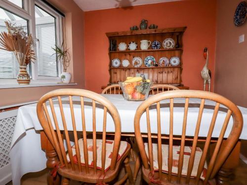 5 Hendra Close