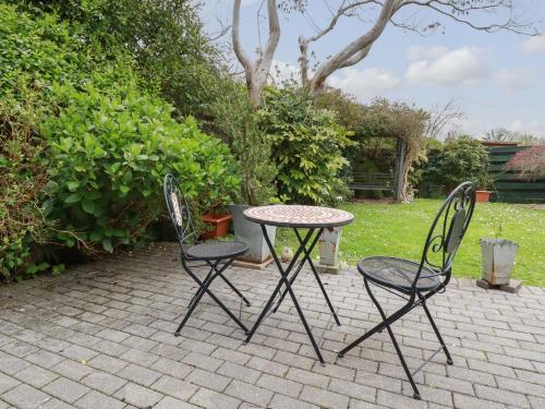 5 Hendra Close