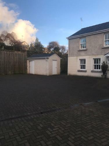 5 Laurel Court