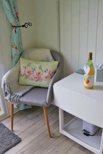 Hopgarden Glamping Luxury Shepherds Huts