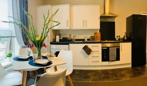 Free, Large Car Park, 2 Bedroom Apartment