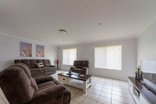 Executive And Family Home Large - Flinders View 24