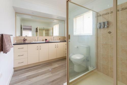 Executive And Family Home Large - Flinders View 24