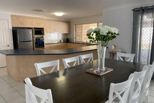 Executive And Family Home Large - Flinders View 24