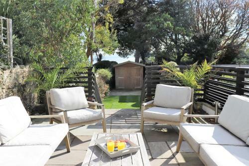 St Rhadagunds Cottage West