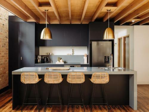 The Rox - Elizabeth Apartment