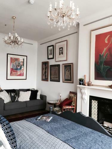 Hostal Assemblage Boutique Art B & B