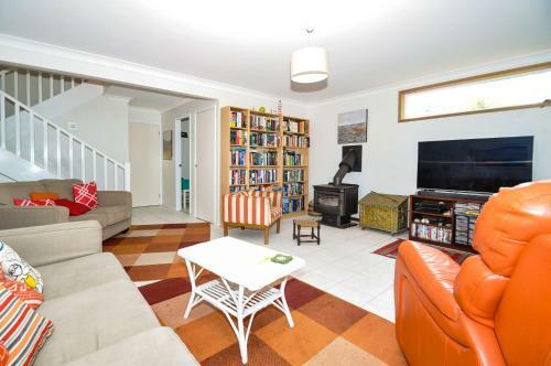 8 Riverview Rd