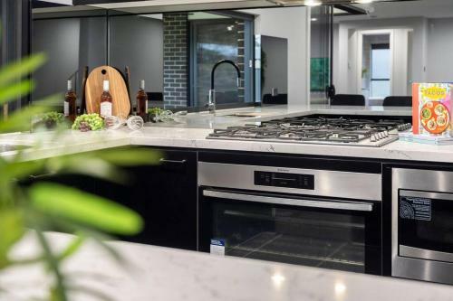 Modern, Spacious, 5bed, Relaxed Outdoor Flow