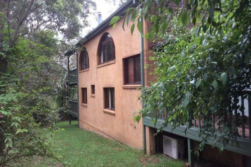 Snow Gum Grove - Secluded Architect Designed House
