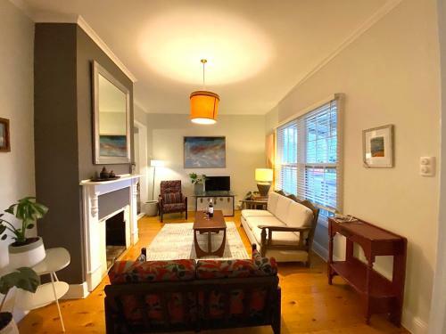 Loose Leaf Cottage