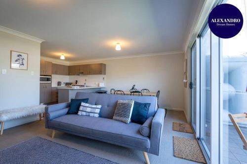 Peaceful Seaside Villa / Kiama