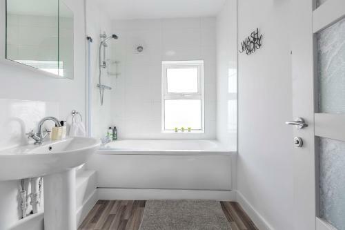 High Tide - Sea View Apartment