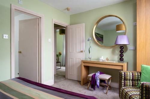 Palm Grove Apartments