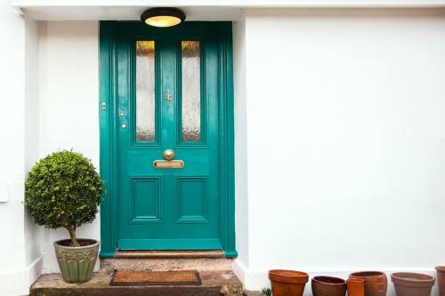 Beautiful Victorian Seaside Apartment With Gardens