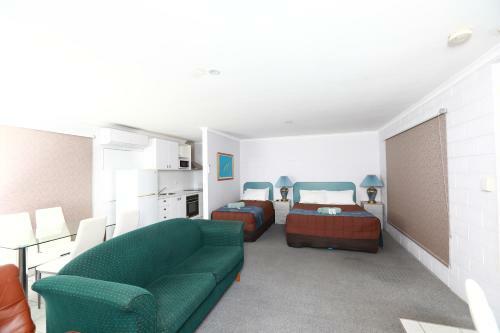 Albatross Motor Inn