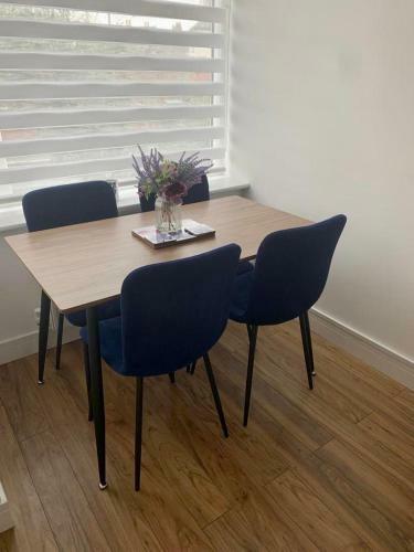 Comfy 2 Bed House Located At Wareham Train Station