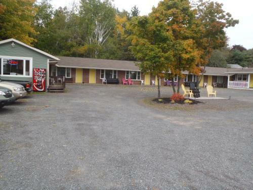 Dolan's Motel