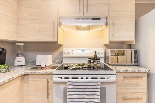 Cozy 1br Apartment With A King Bed, Near Downtown Ottawa!