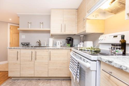 Cozy 1br Apartment With A King Bed, Near Downtown Ottawa!