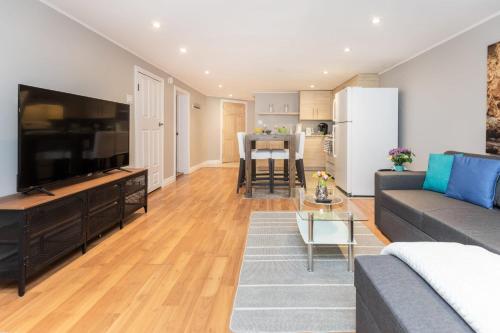 Cozy 1br Apartment With A King Bed, Near Downtown Ottawa!