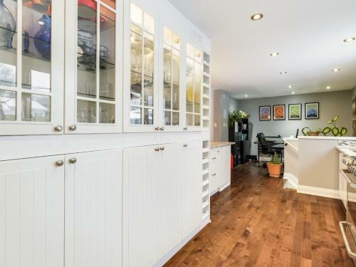 Comfortable Family Home With Updated Spacious Kitchen!