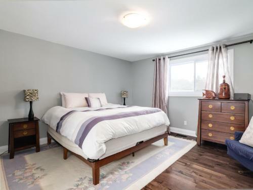 Comfortable Family Home With Updated Spacious Kitchen!