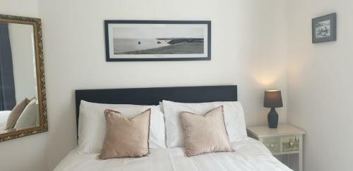 Stylish Newly Refurbished 2 Bed 2 Bathroom Apartment For Upto 6