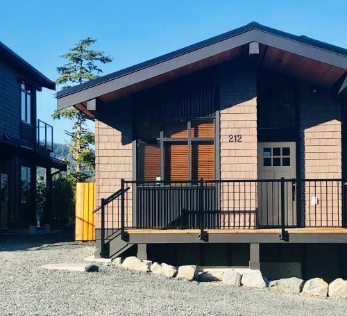 Sandy Feet Retreat Port Renfrew- Oceanfront 2br Modern Cottage
