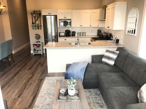 Sandy Feet Retreat Port Renfrew- Oceanfront 2br Modern Cottage