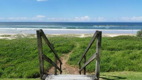 Fantastic 2brm Absolute Beachfront Apartment, Hedges Avenue Mermaid Beach