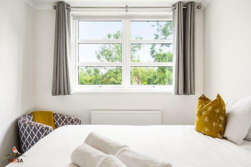 Apartamento Niksa Serviced Accommodation - 3 Bedroom House