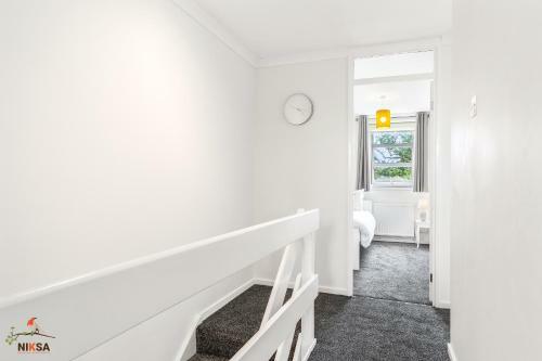 Apartamento Niksa Serviced Accommodation - 3 Bedroom House