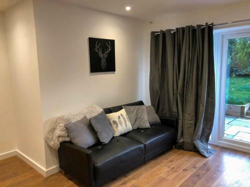 Low Cost, 6 Bed With Parking & Large Garden 13