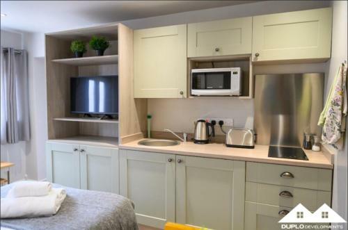 Robinson Apartment At West Drayton Farm
